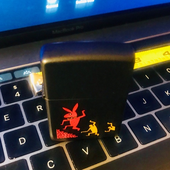 ZIPPO "PLAYBOY" KEITH HARING BUNNY POP ART✨ - Picture 3 of 5